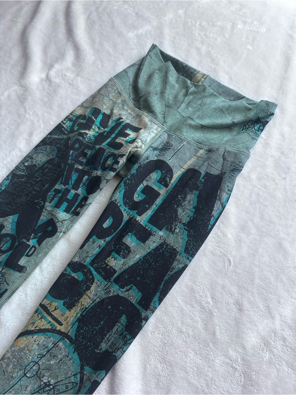 Niyama Sol Teal and Black Graphic Women’s Leggings